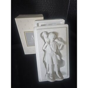AVON Nativity Collectibles Shepherd with Lamb porcelain perfect 1993
